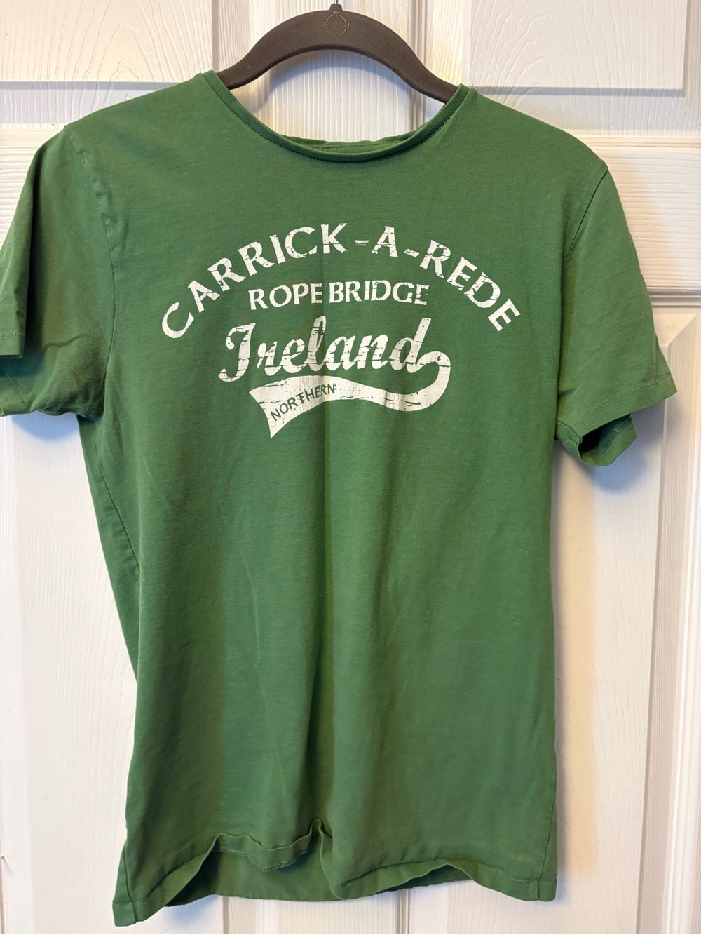 Northern Ireland Carrick-A-Rede Rope Bridge Green Graphic T-Shirt S
